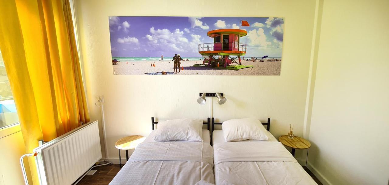The Flying Pig Beach Hostel Noordwijk Bagian luar foto