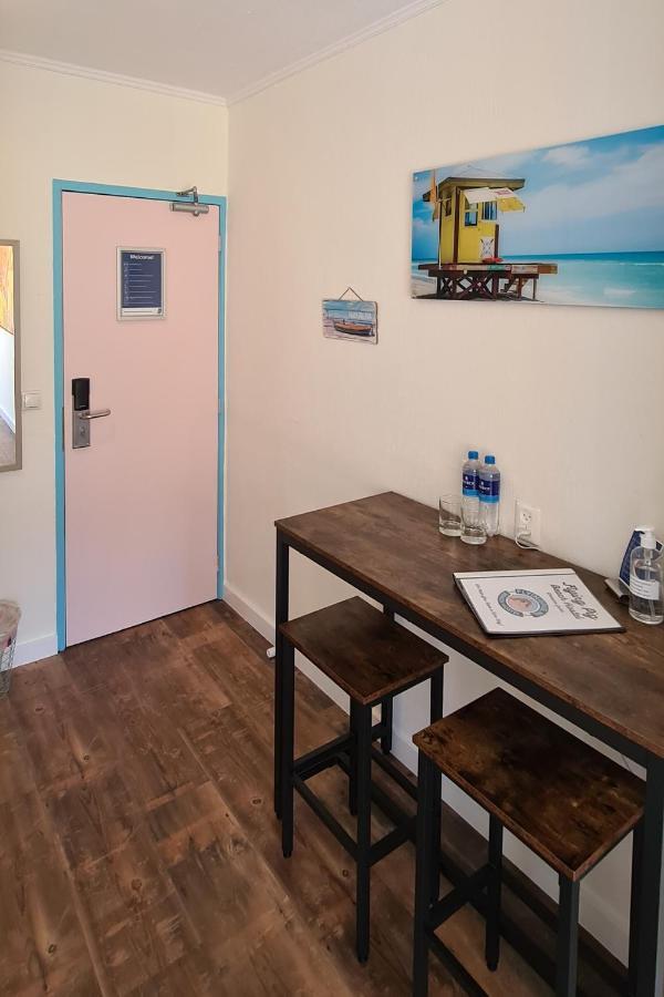 The Flying Pig Beach Hostel Noordwijk Bagian luar foto