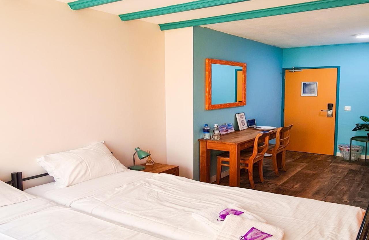 The Flying Pig Beach Hostel Noordwijk Bagian luar foto