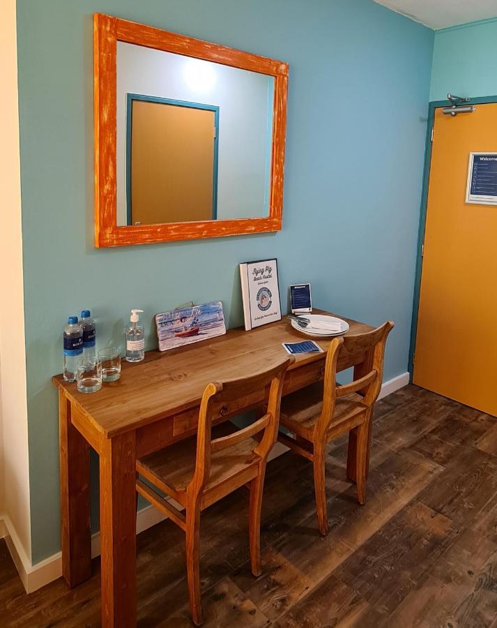 The Flying Pig Beach Hostel Noordwijk Bagian luar foto