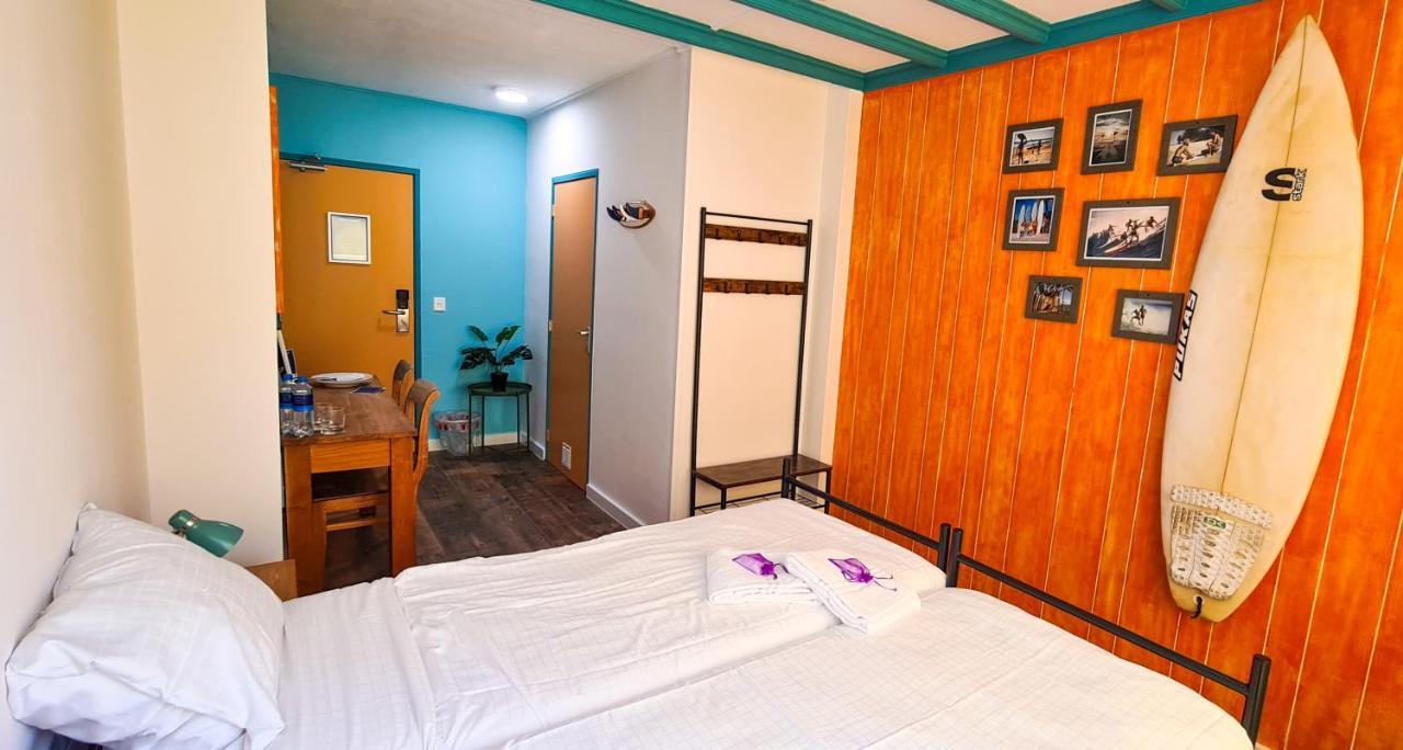 The Flying Pig Beach Hostel Noordwijk Bagian luar foto