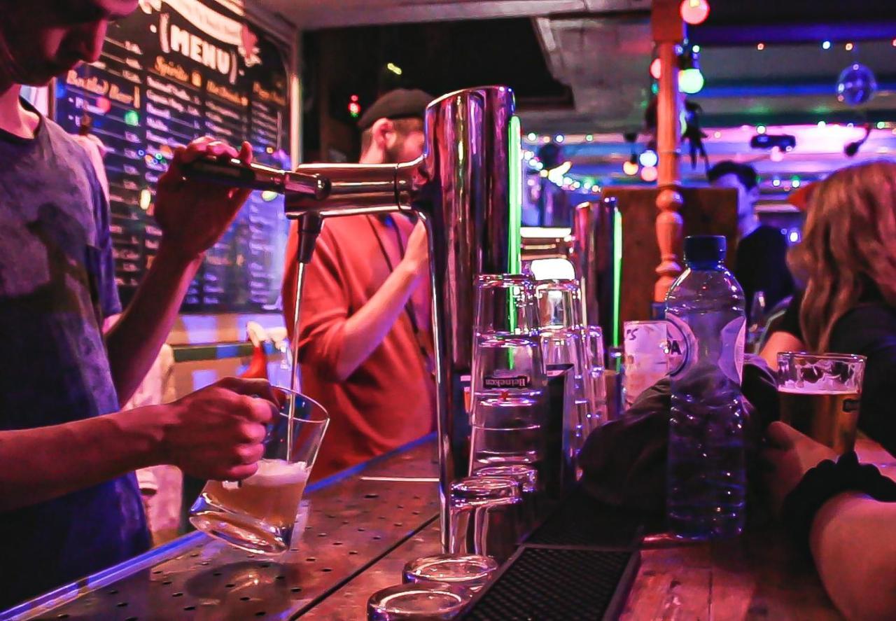 The Flying Pig Beach Hostel Noordwijk Bagian luar foto