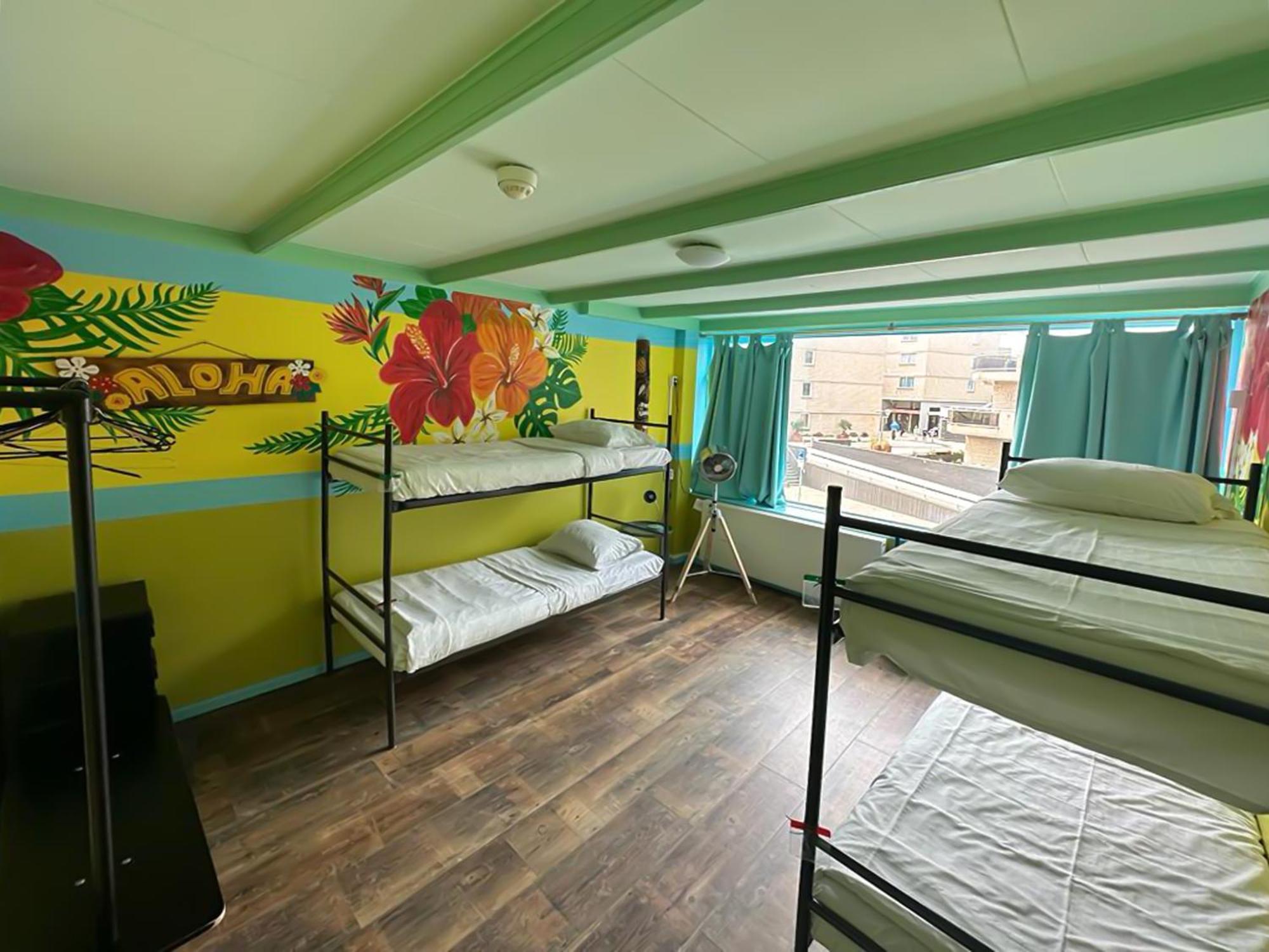 The Flying Pig Beach Hostel Noordwijk Bagian luar foto
