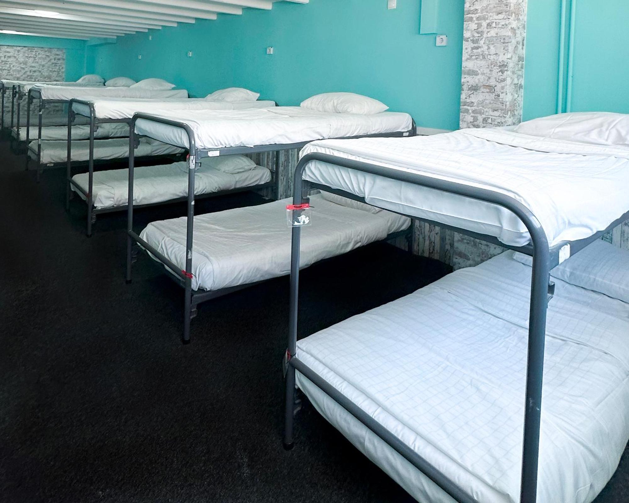 The Flying Pig Beach Hostel Noordwijk Bagian luar foto