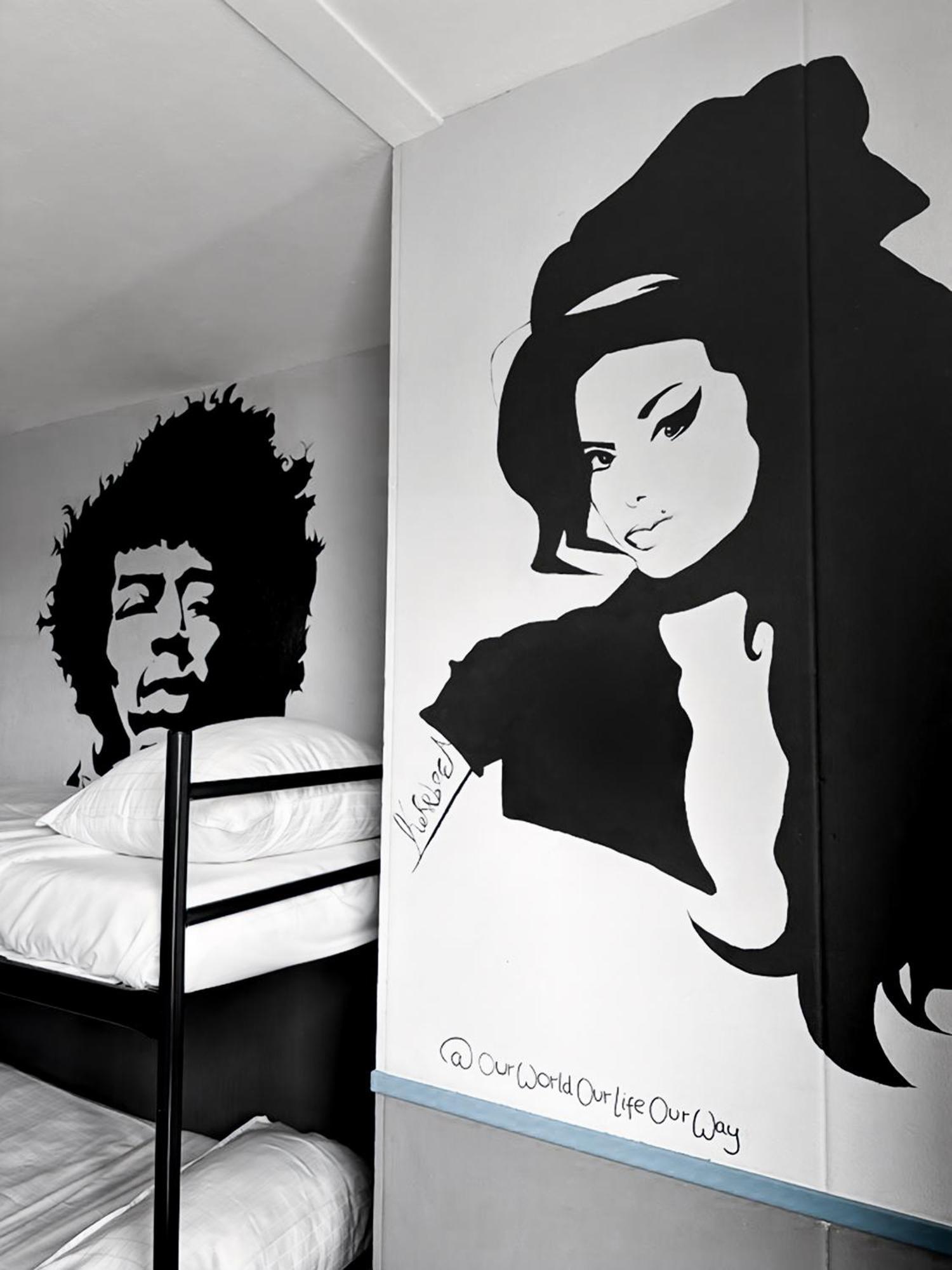 The Flying Pig Beach Hostel Noordwijk Bagian luar foto
