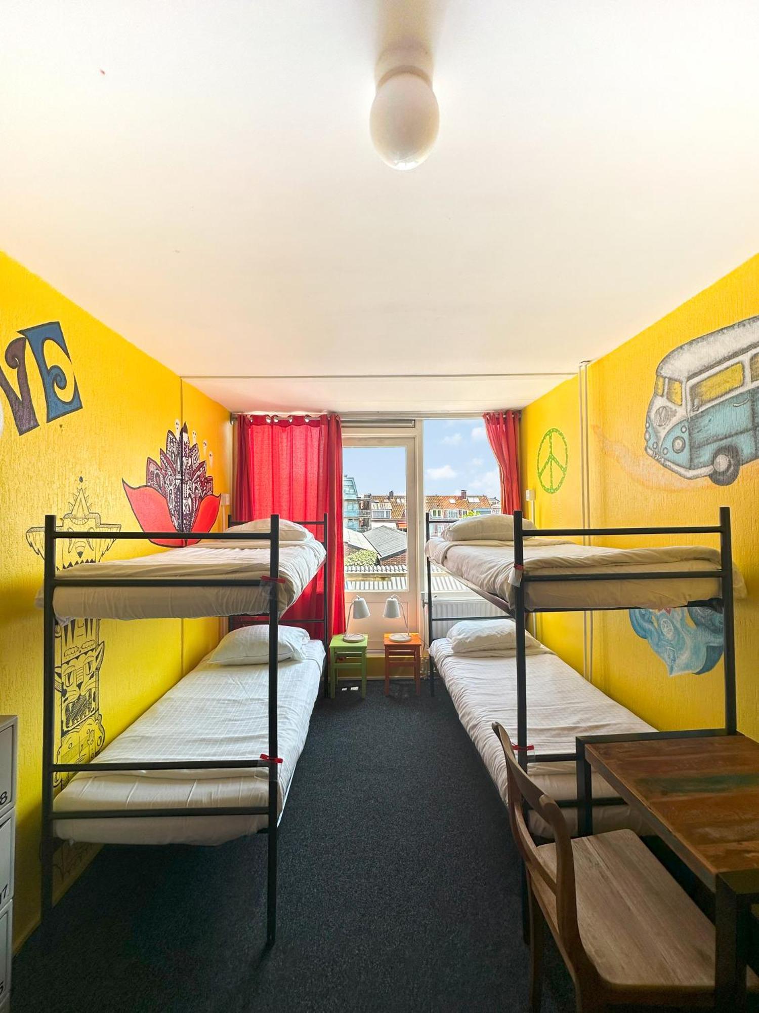 The Flying Pig Beach Hostel Noordwijk Bagian luar foto