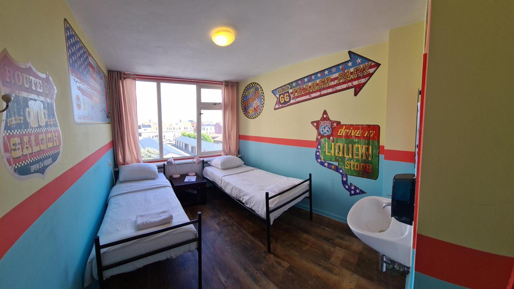 The Flying Pig Beach Hostel Noordwijk Bagian luar foto