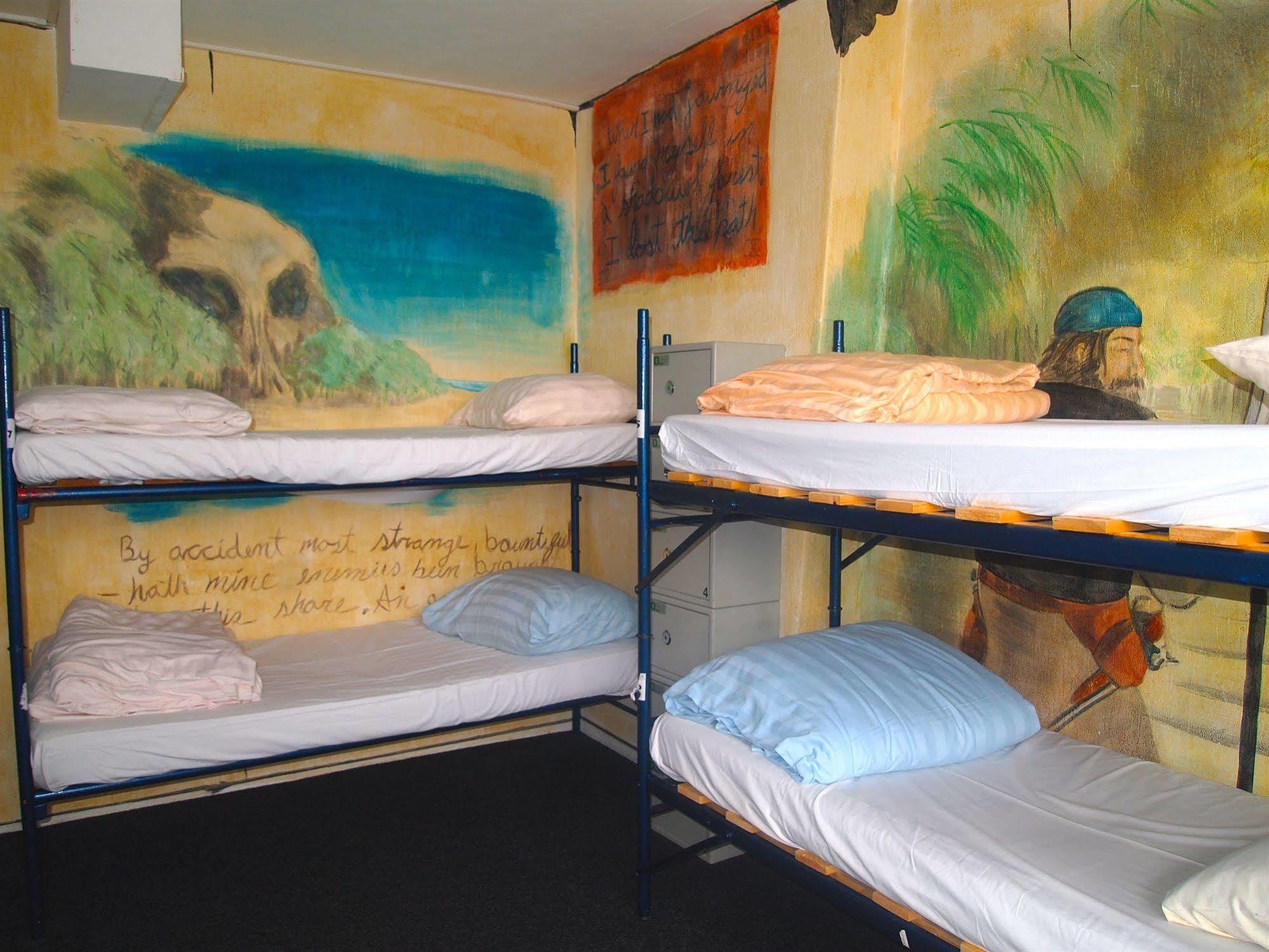 The Flying Pig Beach Hostel Noordwijk Bagian luar foto