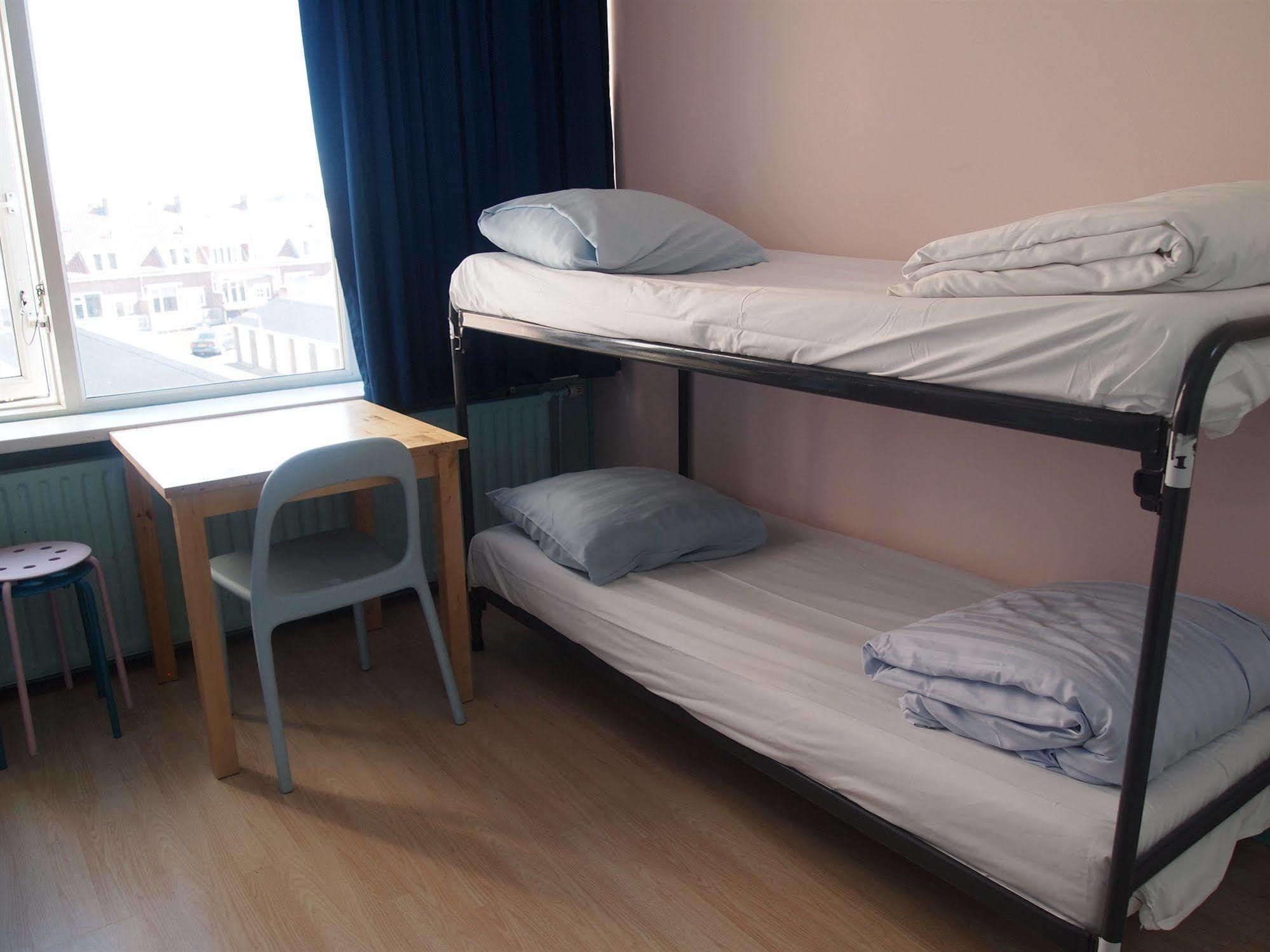 The Flying Pig Beach Hostel Noordwijk Bagian luar foto
