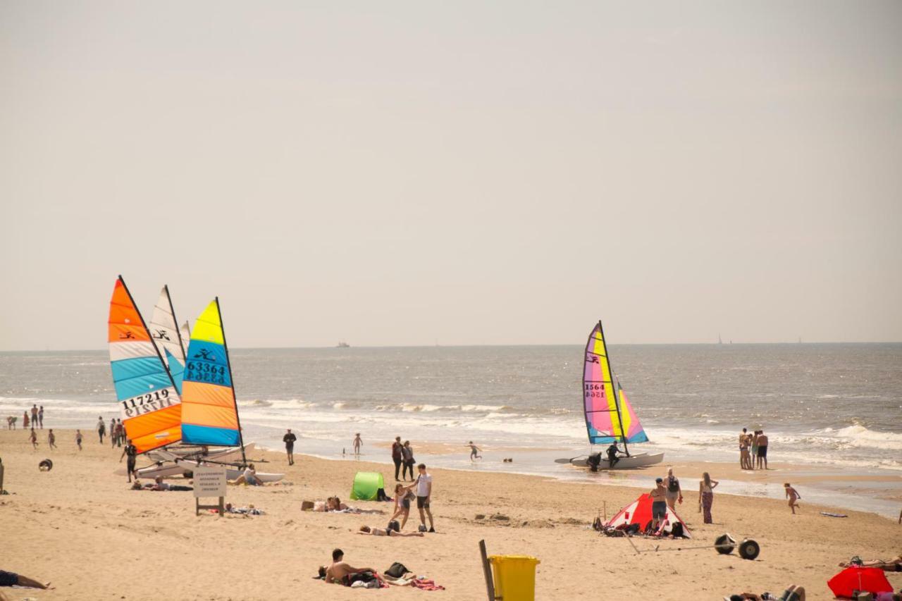 The Flying Pig Beach Hostel Noordwijk Bagian luar foto