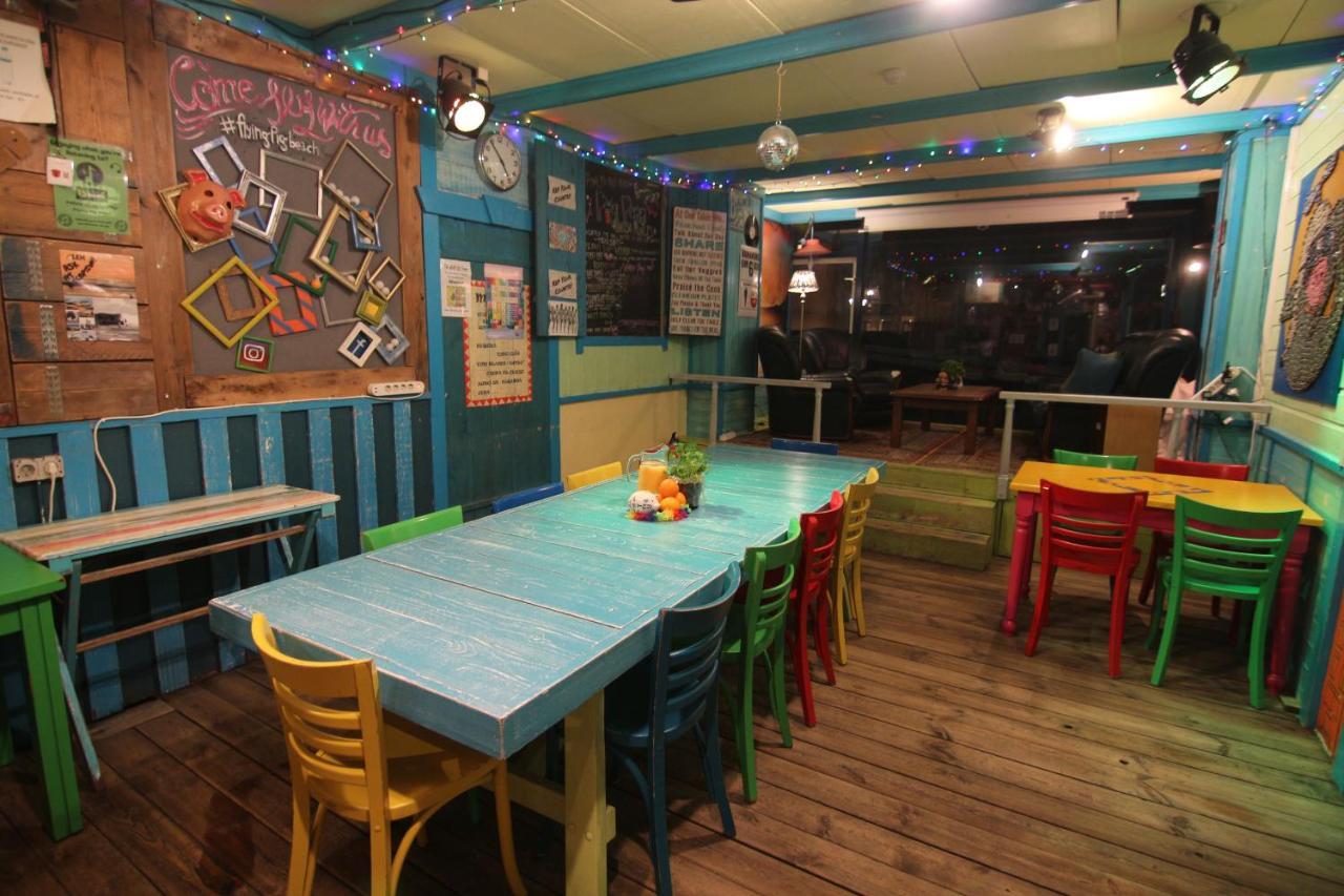 The Flying Pig Beach Hostel Noordwijk Bagian luar foto